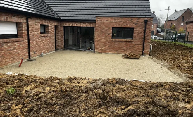 nivellement de terrain et création d'un terrasse sur le commune de Ghissignies, Landrecies, Jacquinet Aménagements Extérieurs